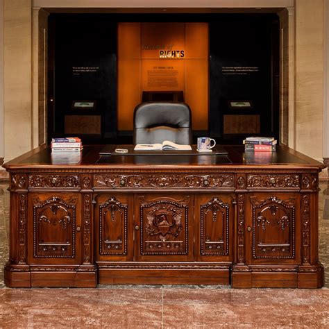 The Resolute Desk (sculpture) 